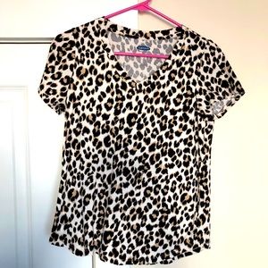 Old Navy Cheetah Short Sleeve V-Neck Tee